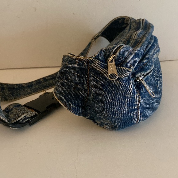Pacific Connections denim hip bag with adjustible strap front zip close pocket - Picture 15 of 16